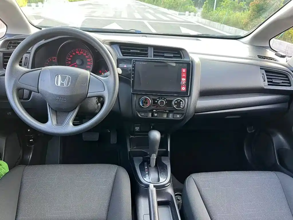 Honda Fit — миниатюра 5