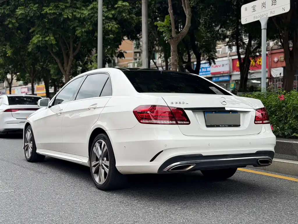 Mercedes-Benz E-Class — миниатюра 10