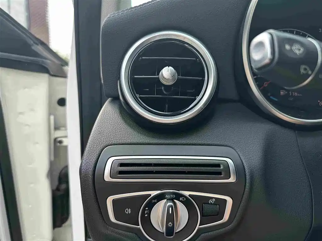 Mercedes-Benz C-Class — миниатюра 15