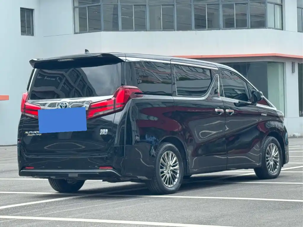 Toyota Alphard — миниатюра 5
