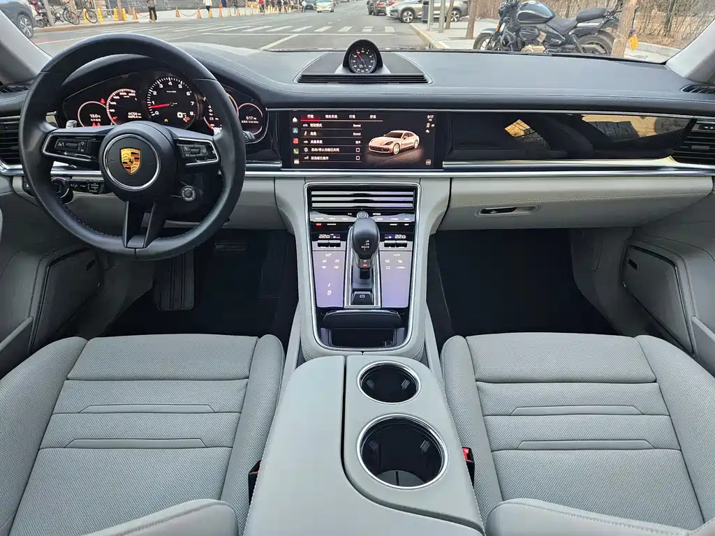 PORSCHE PANAMERA