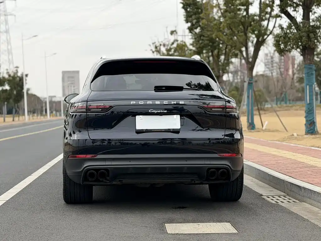 Porsche Cayenne — миниатюра 5