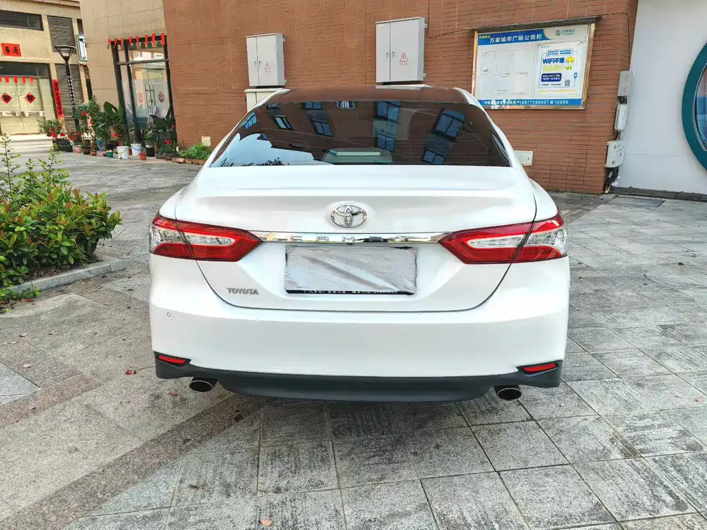 TOYOTA CAMRY