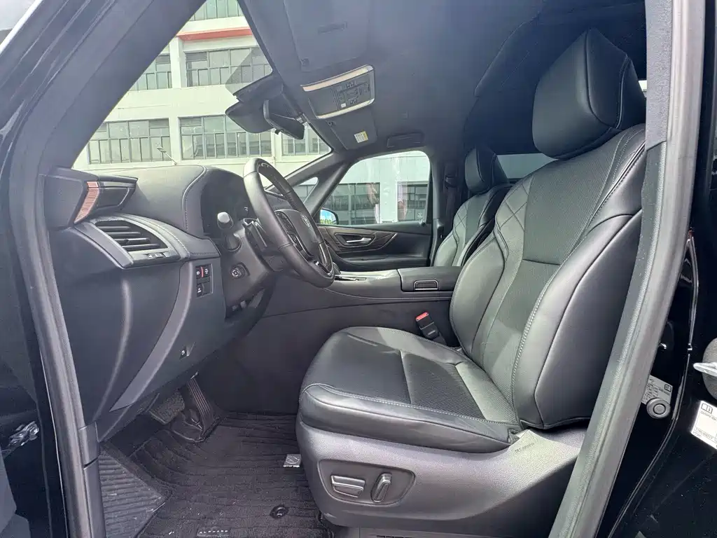 Toyota Alphard — миниатюра 7