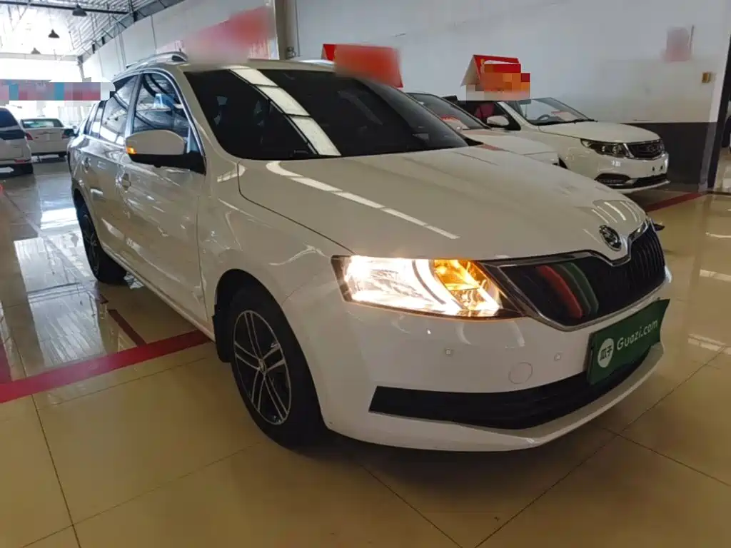 Skoda Rapid Spaceback — миниатюра 4