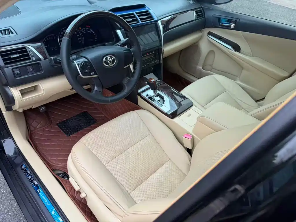 Toyota Camry — миниатюра 8