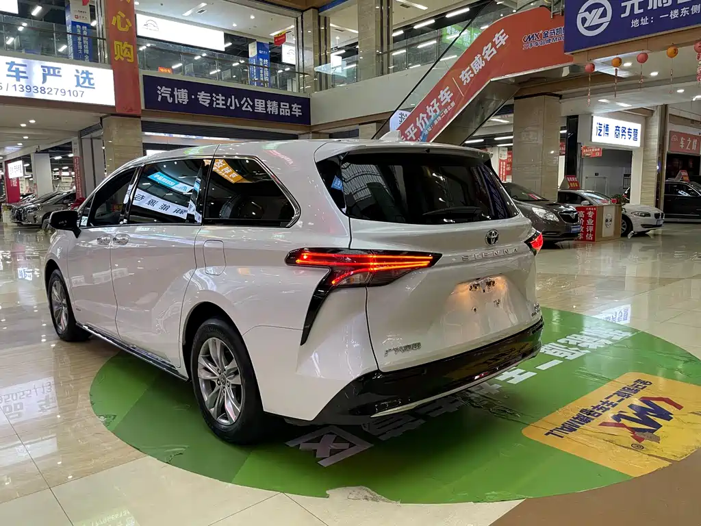 Toyota Sienna — миниатюра 6