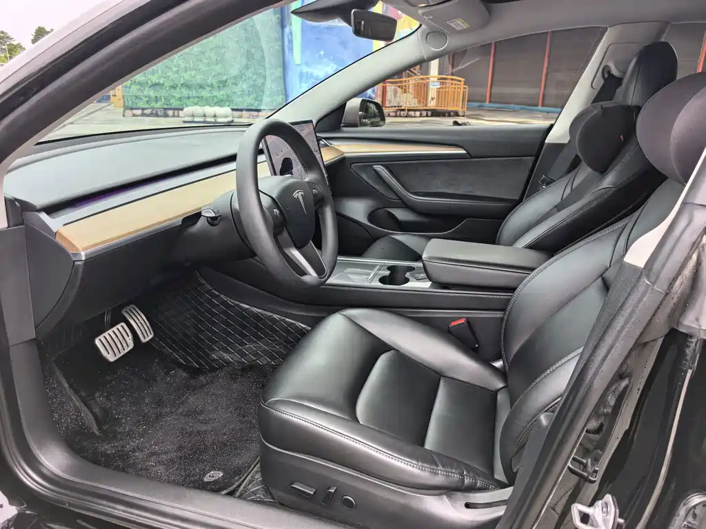 Tesla Model 3 — миниатюра 8