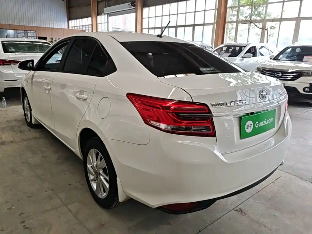 Toyota Yaris L — миниатюра 5