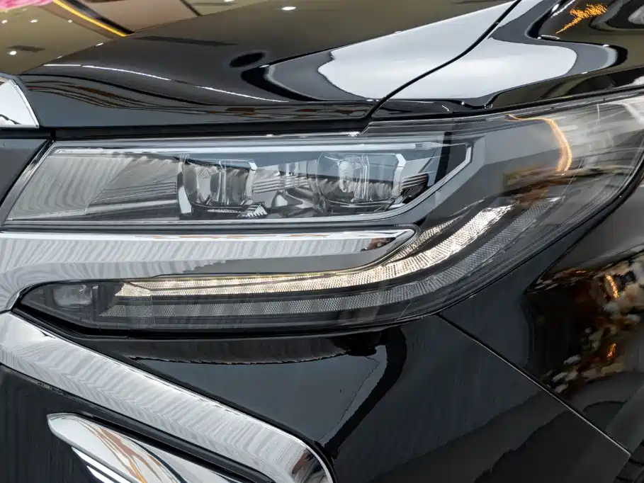 Toyota Alphard — миниатюра 8