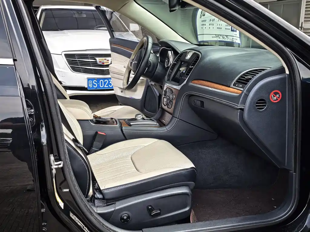 Chrysler 300C — миниатюра 12