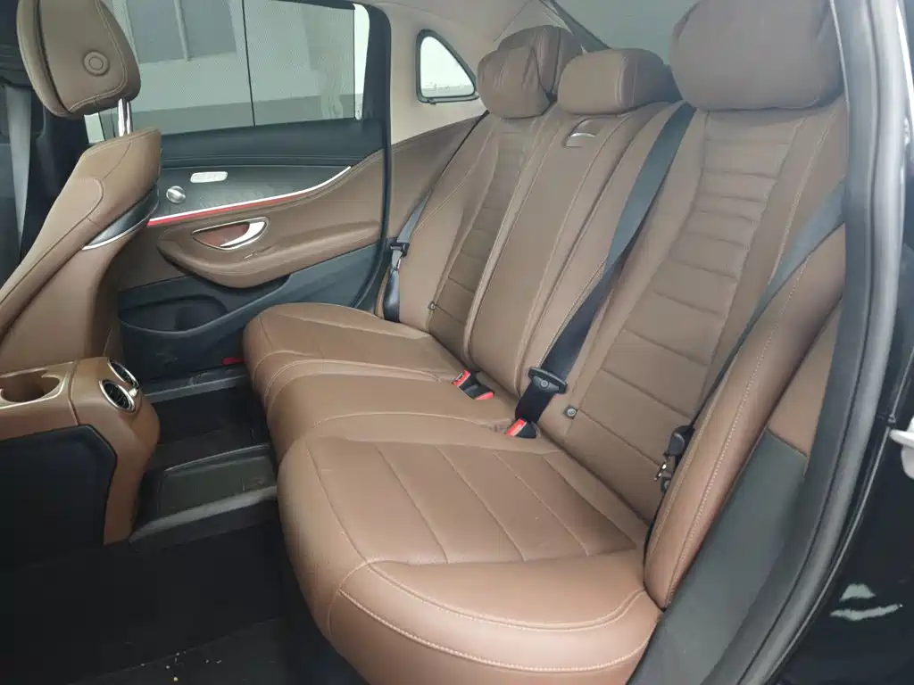 Mercedes-Benz E-Class — миниатюра 9