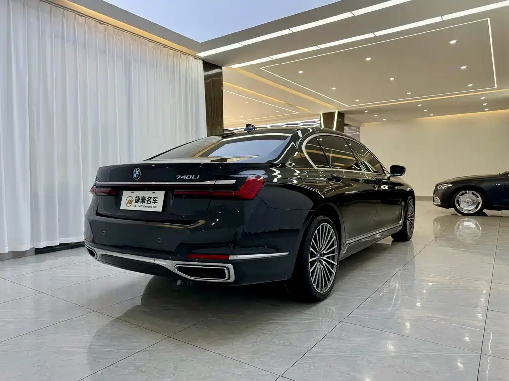BMW 7 Series — миниатюра 12