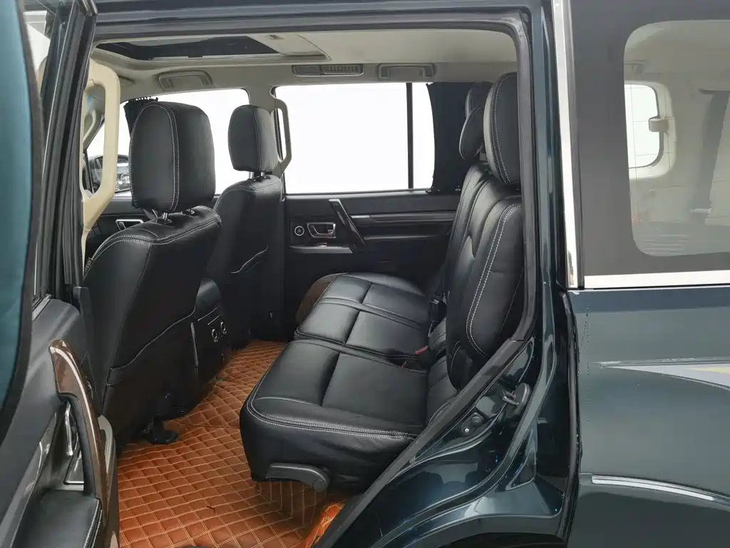 Mitsubishi Pajero (Import) — миниатюра 15