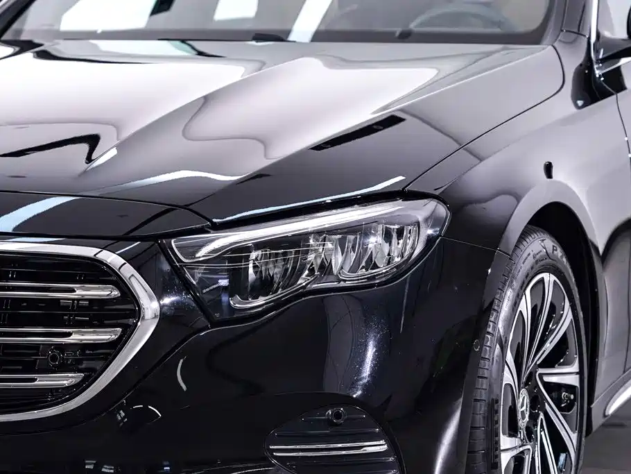 Mercedes-Benz E-Class — миниатюра 10