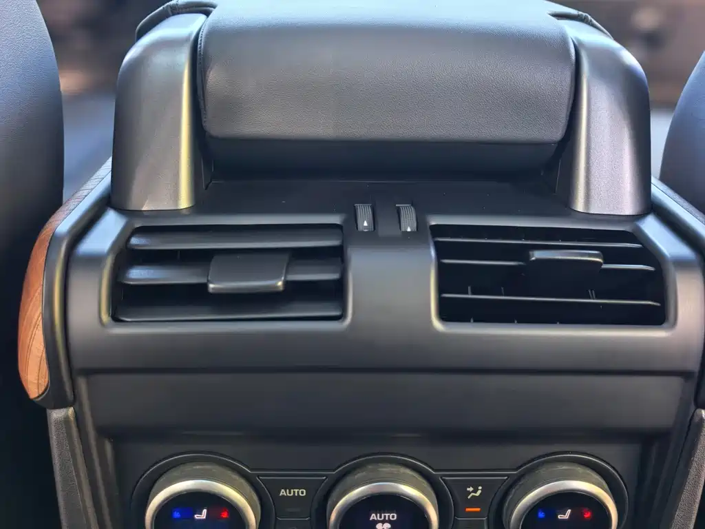 Land Rover Defender — миниатюра 19