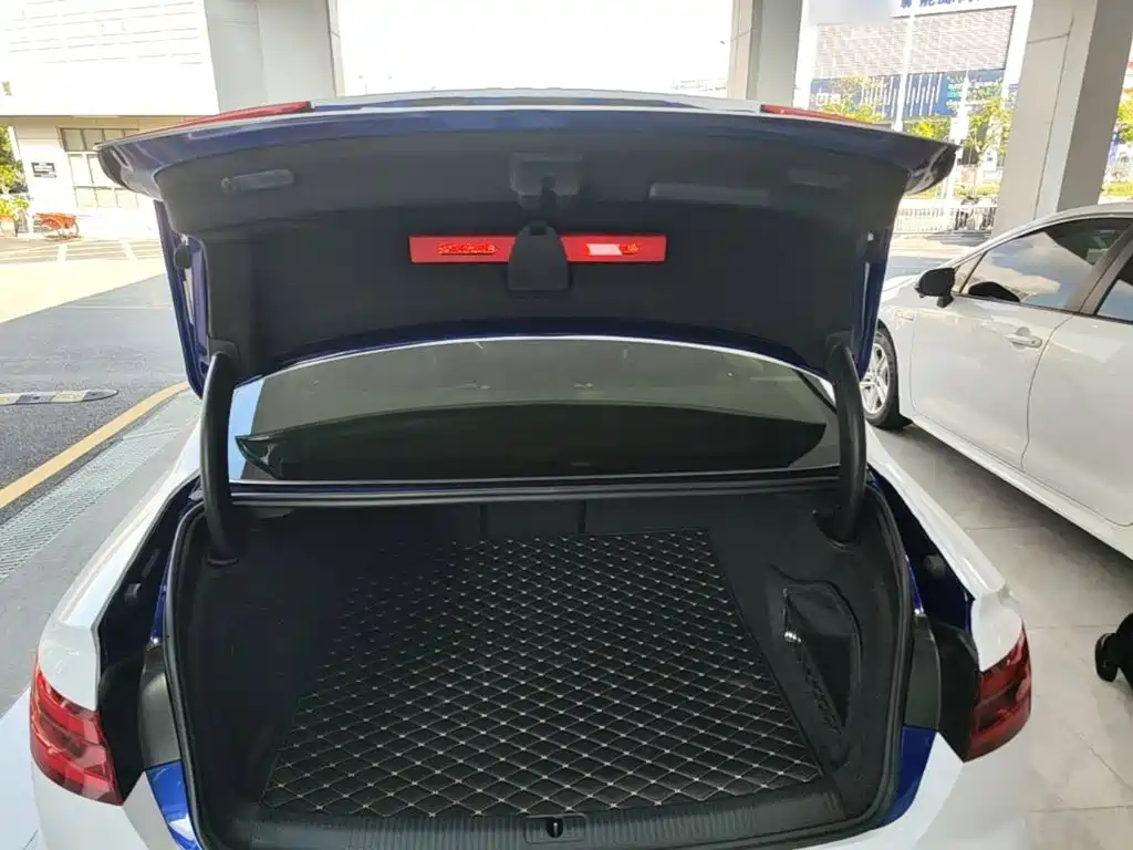 Audi A4L — миниатюра 19
