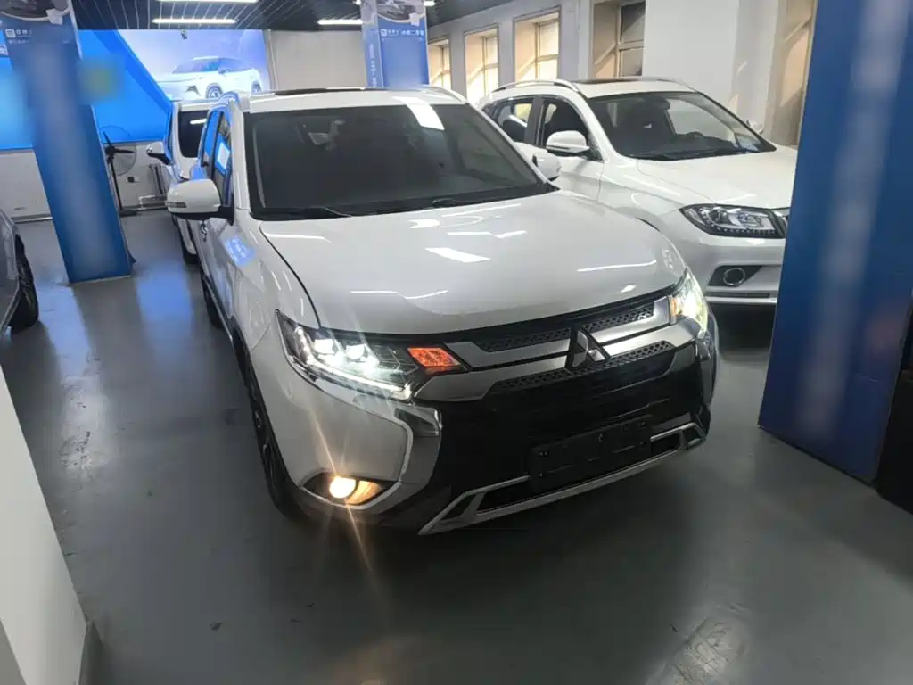 Mitsubishi Outlander — миниатюра 4