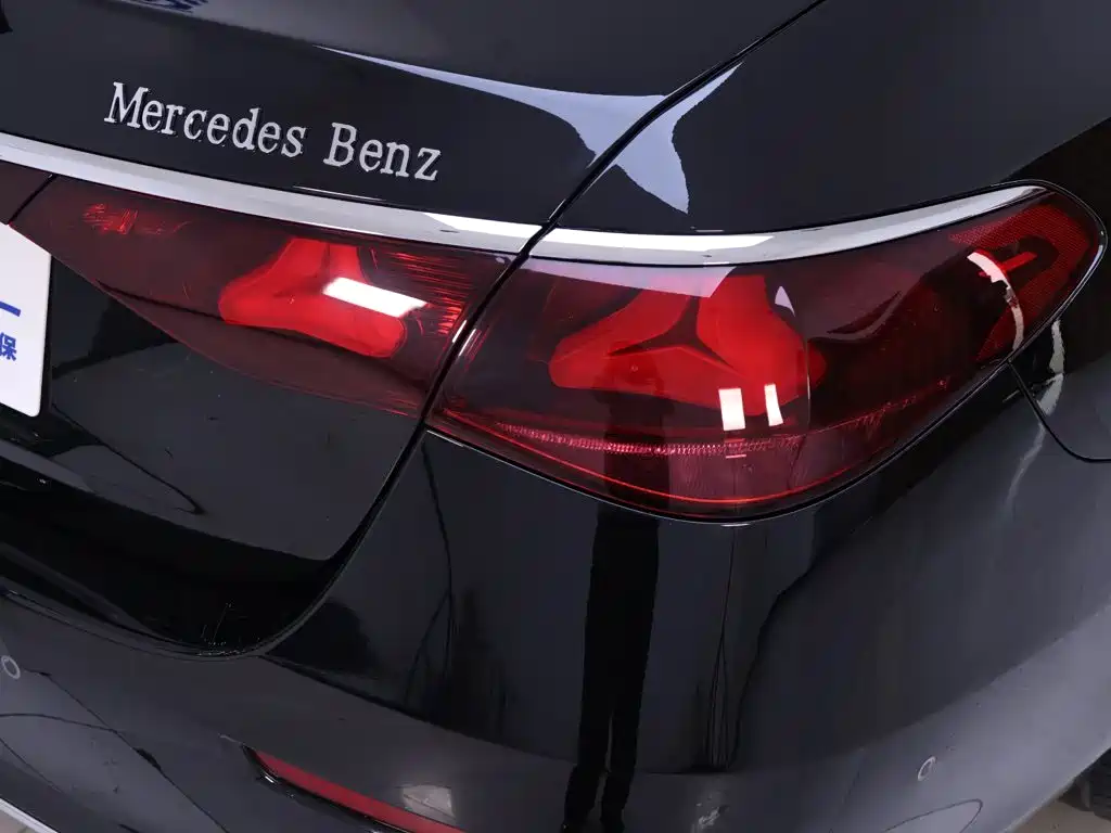Mercedes-Benz E-Class — миниатюра 9