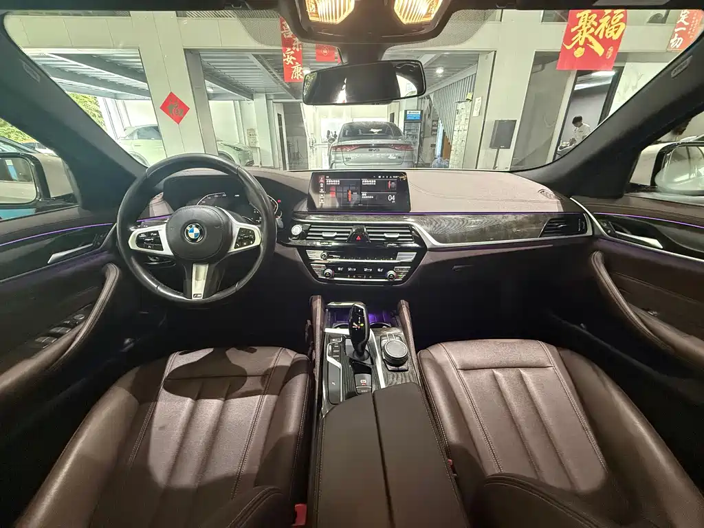 BMW 5 Series — миниатюра 7