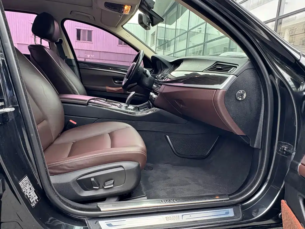 BMW 5 Series — миниатюра 9