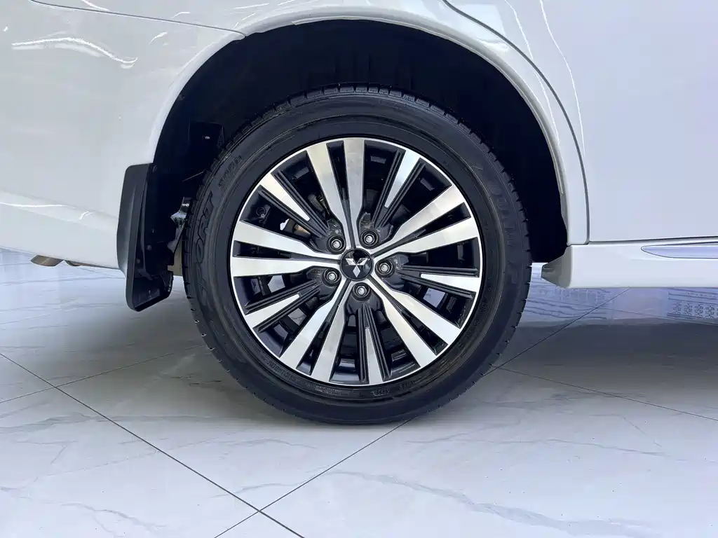 Mitsubishi Outlander — миниатюра 17