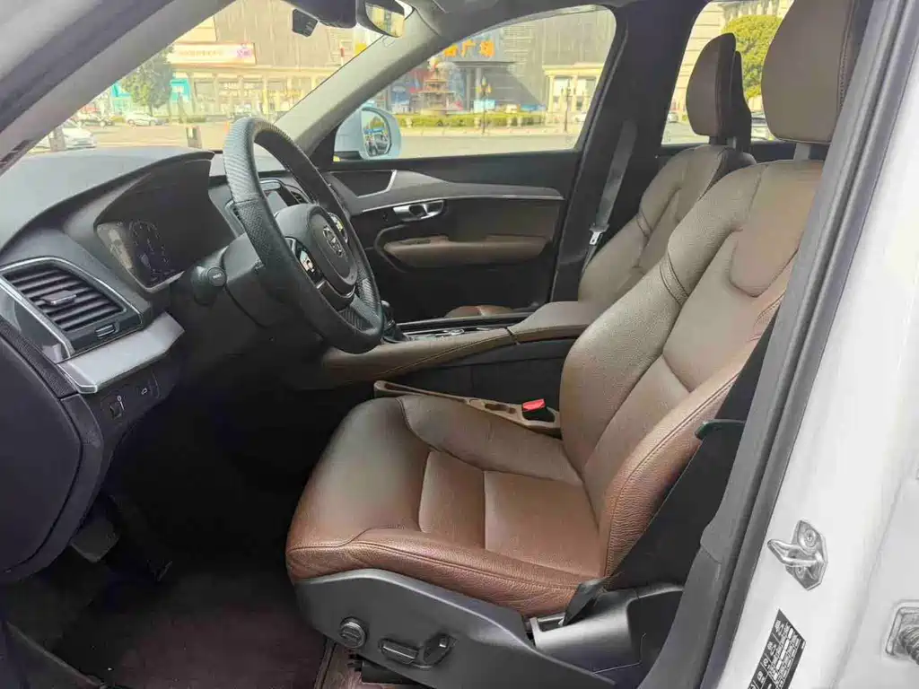 Volvo XC90 — миниатюра 2