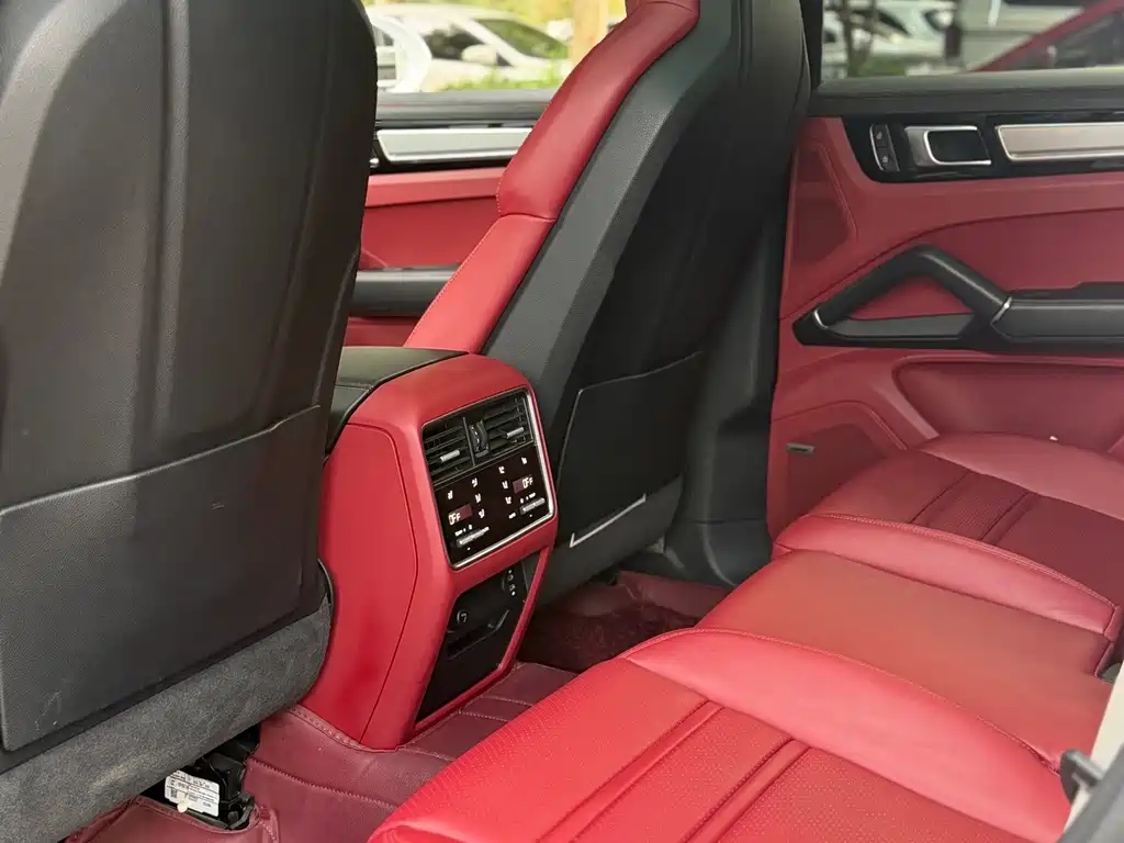 Porsche Cayenne — миниатюра 9