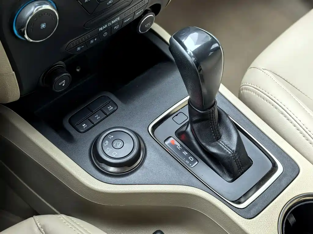 Ford Everest — миниатюра 21