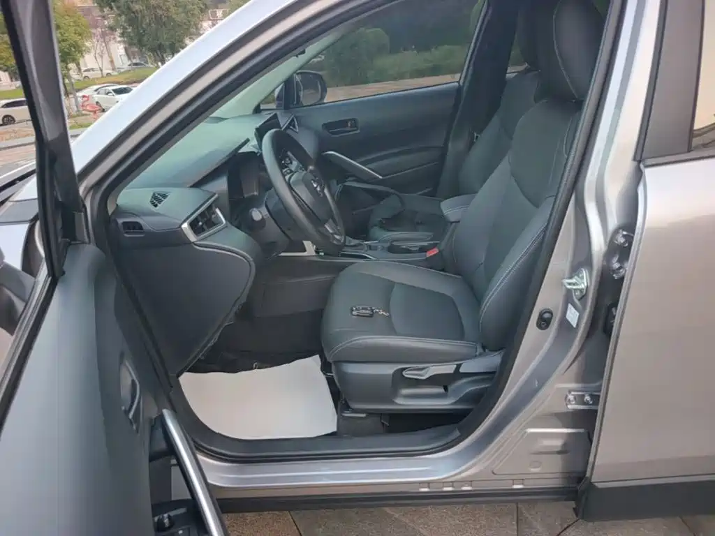 Toyota Corolla Cross — миниатюра 15