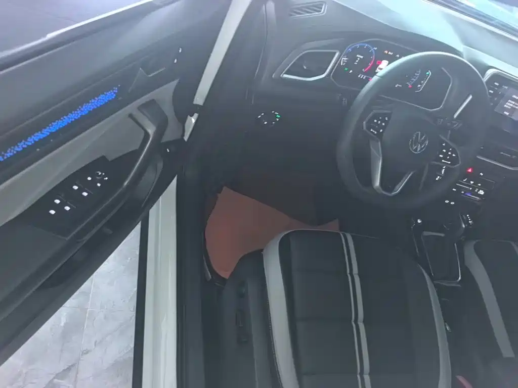 Volkswagen T-Roc — миниатюра 16
