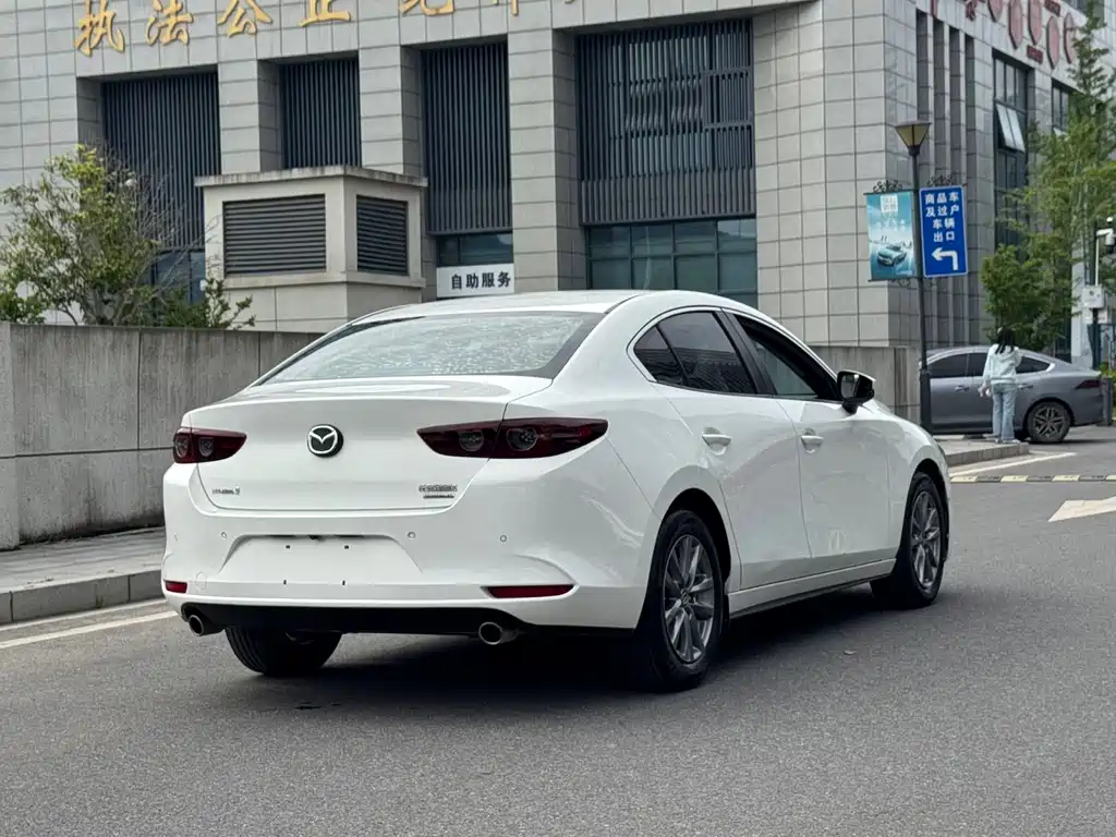 Mazda 3 Axela — миниатюра 10