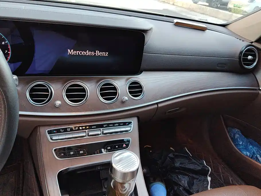 Mercedes-Benz E-Class — миниатюра 13