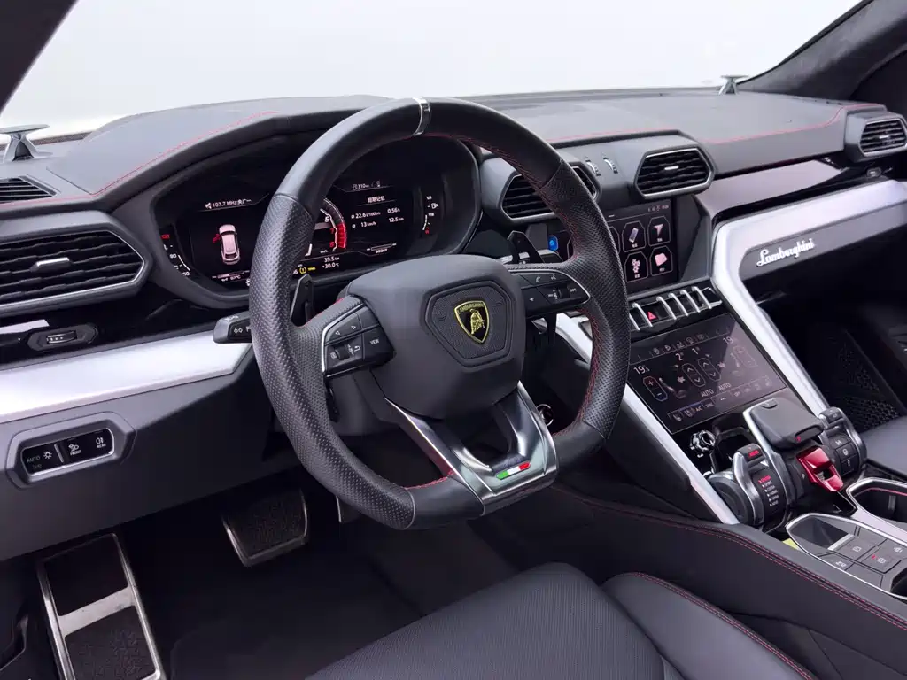 Lamborghini Urus — миниатюра 18