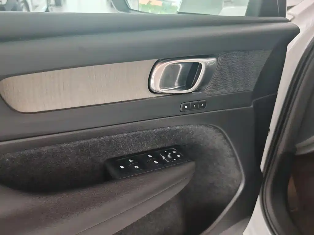 Volvo XC40 — миниатюра 9
