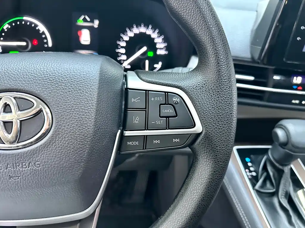 Toyota Sienna - фото 16