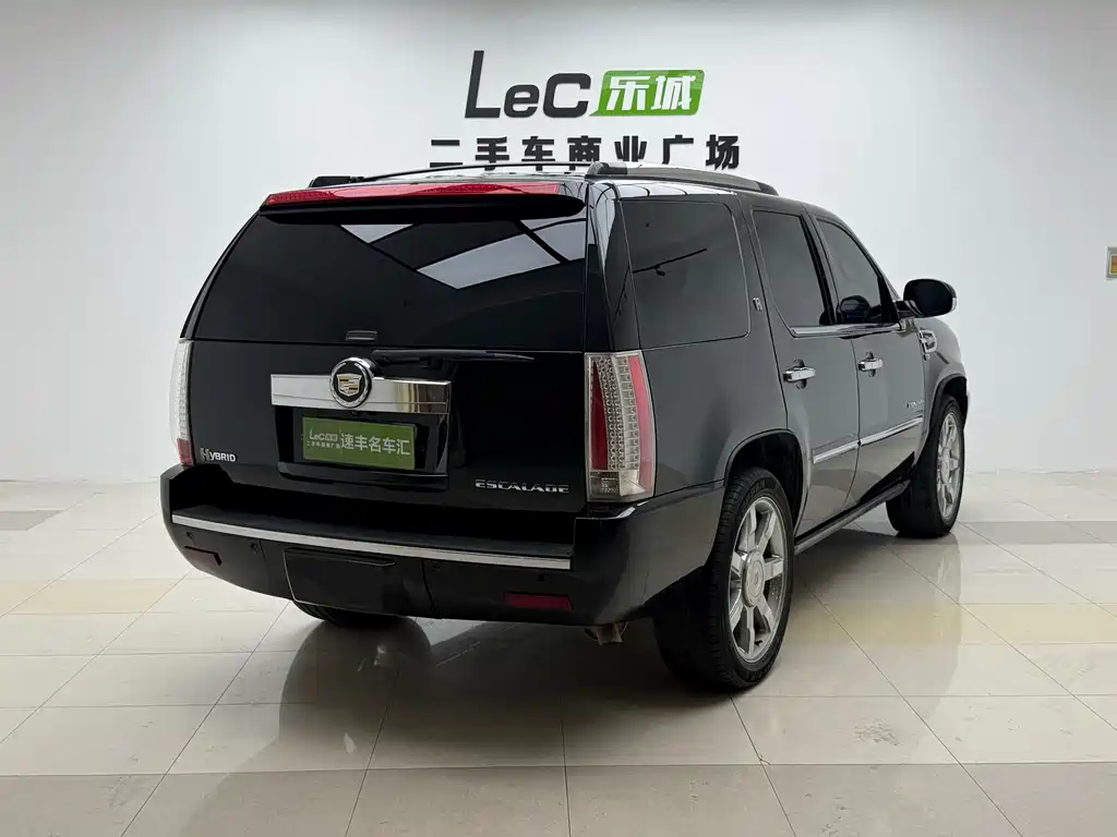 Cadillac Escalade — миниатюра 5