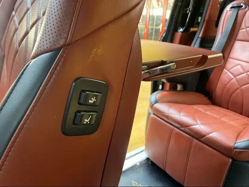 Mercedes-Benz V-Class (Import) — миниатюра 27