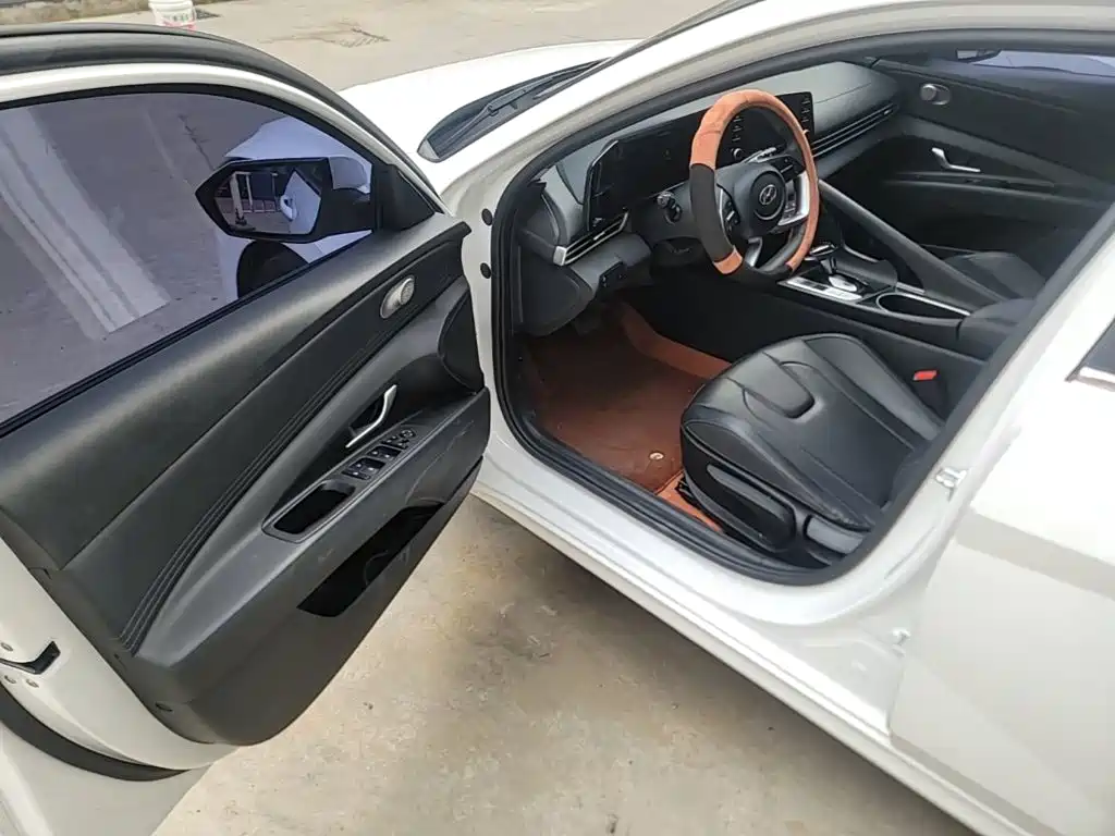 Hyundai Elantra — миниатюра 16