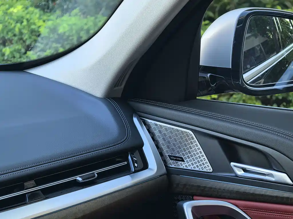 BMW iX1 — миниатюра 14