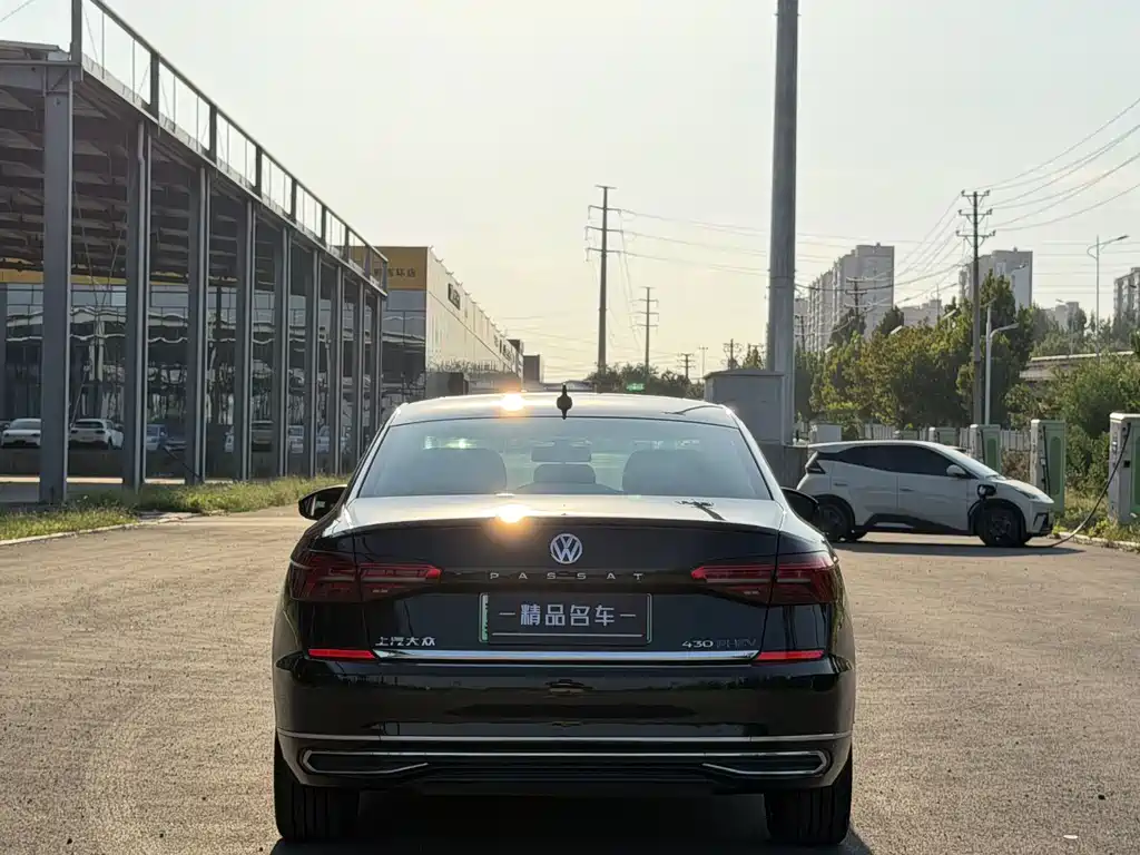 Volkswagen Passat PHEV — миниатюра 11