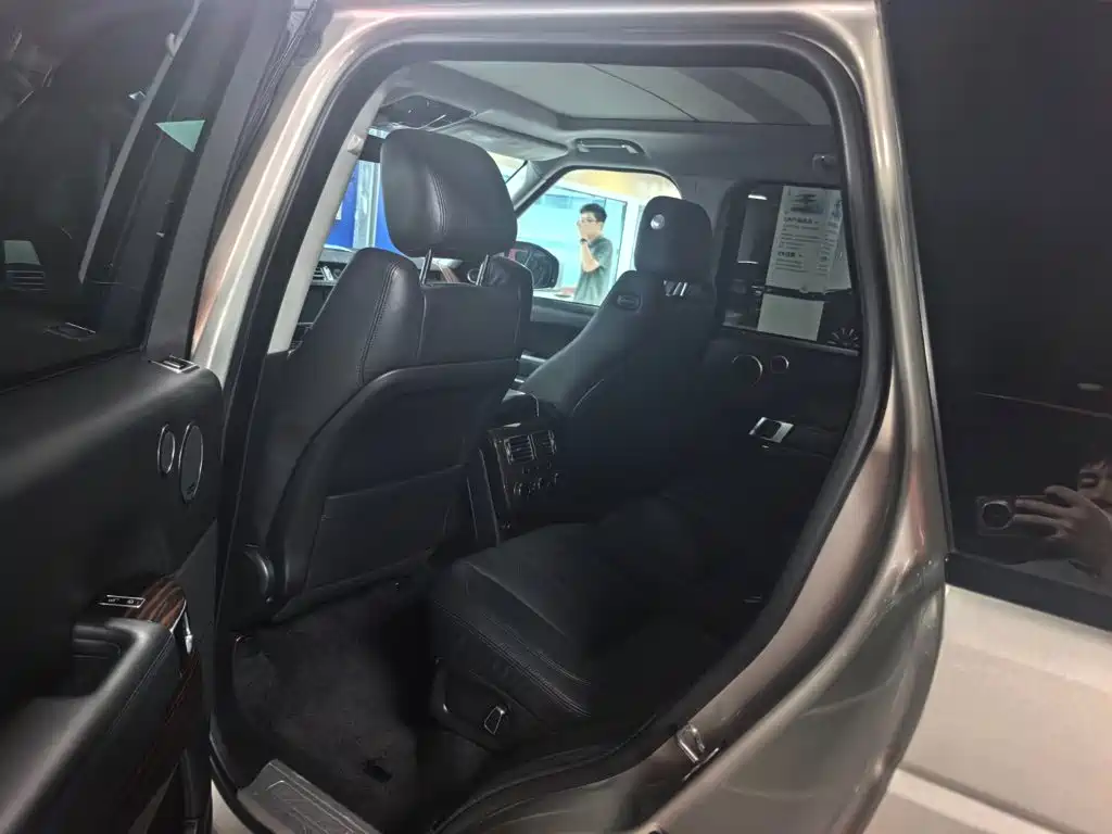 Land Rover Range Rover — миниатюра 8