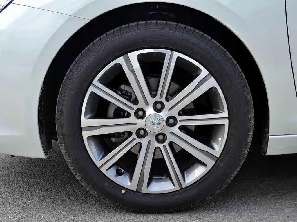 Peugeot 408 — миниатюра 10
