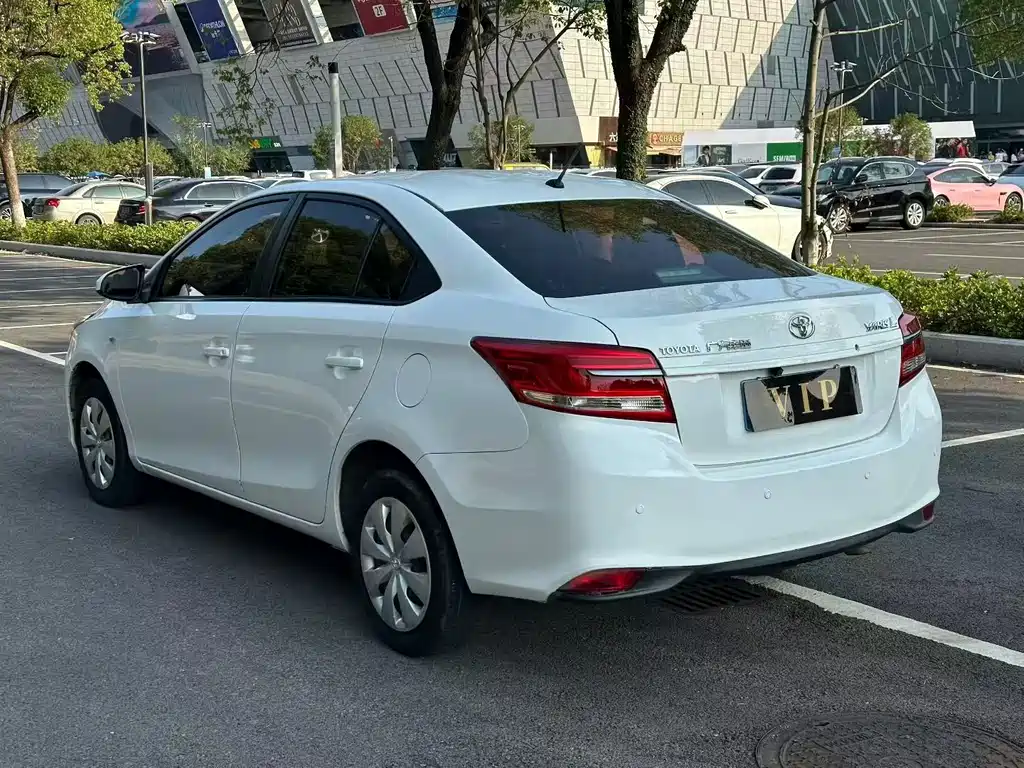 Toyota Yaris L — миниатюра 9