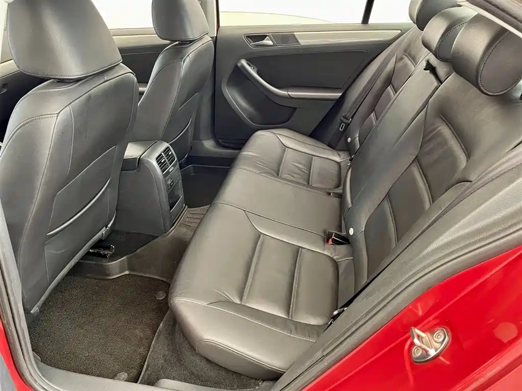 Volkswagen Sagitar 2012 1.4TSI AT Luxury