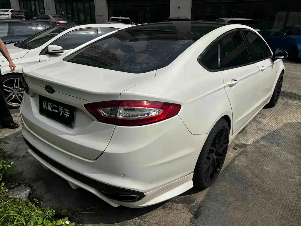 Ford Mondeo — миниатюра 7