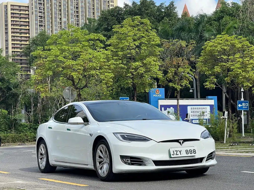 Tesla Model S — миниатюра 3