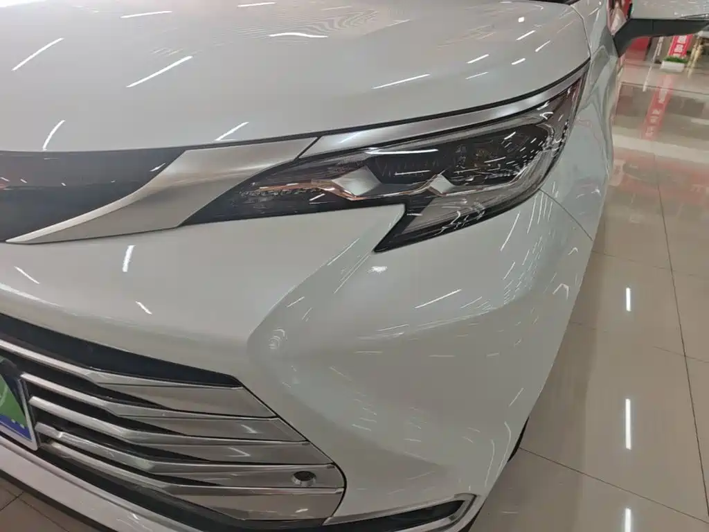 Toyota Sienna — миниатюра 24