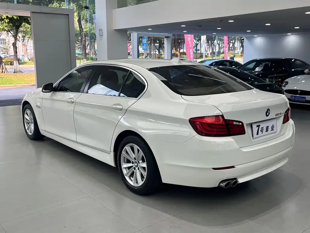 BMW 5 Series — миниатюра 5