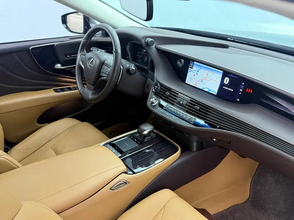Lexus LS — миниатюра 15